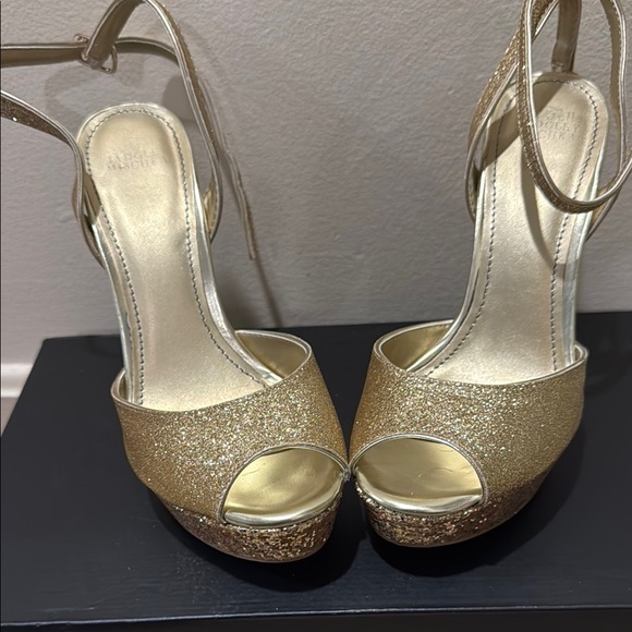 Badgley Mischka Gold Glitter Peep-Toe Heels EUC - Picture 7 of 7